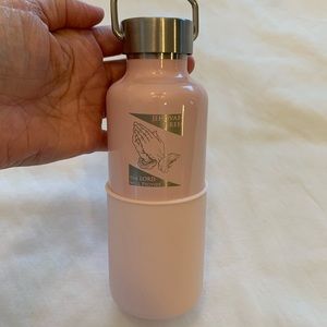 Water bottle with screw on metal lid with handle insulated, like thermos